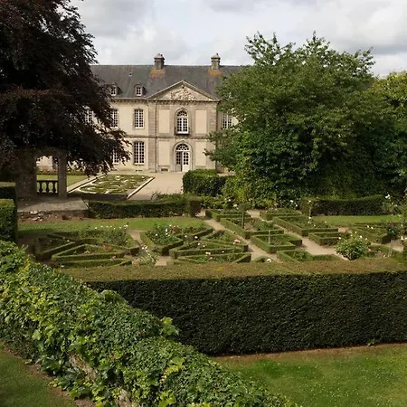 Maison De Charme Dans Un Beau Jardin 