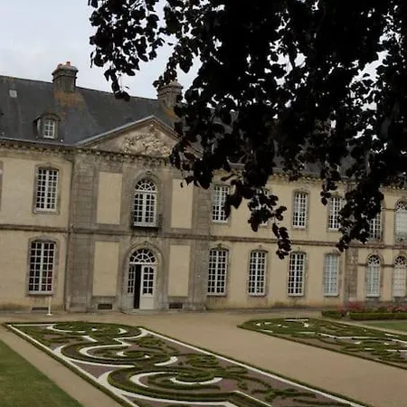 Maison De Charme Dans Un Beau Jardin 