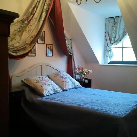 Maison De Charme Dans Un Beau Jardin 