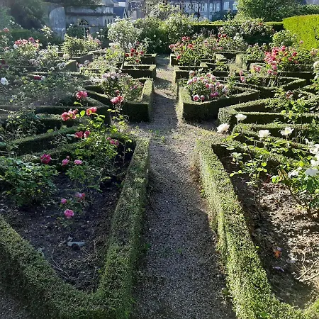 Maison De Charme Dans Un Beau Jardin 